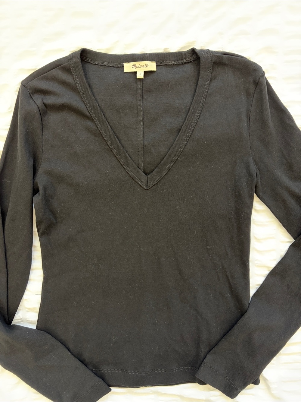 Madewell The 90’s V-Neck Long Sleeve Top in 100% Cotton. Jet Black. EUC